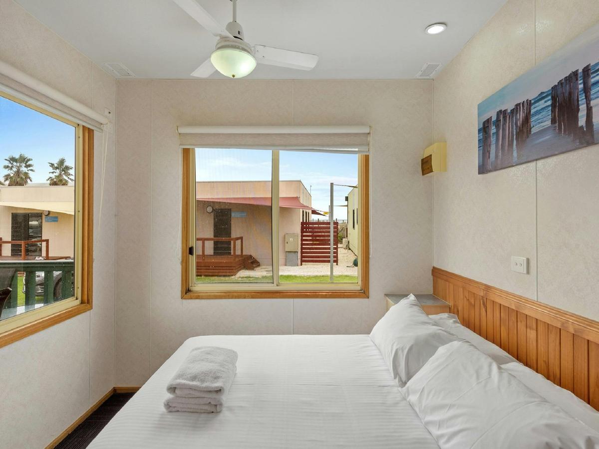 Standard 2 Bedroom Cabin - Sleeps 6