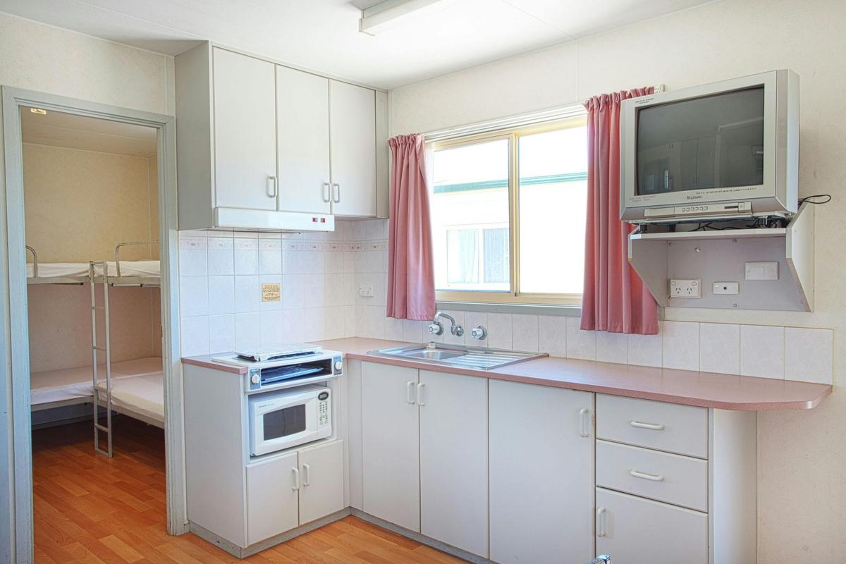 Standard 2 Bedroom Cabin - Sleeps 6 - Pet Friendly