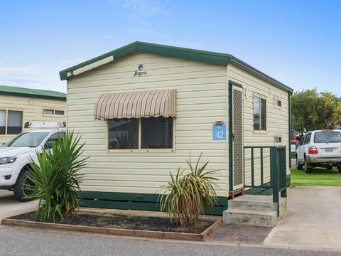 Economy Cabin - Sleeps 6