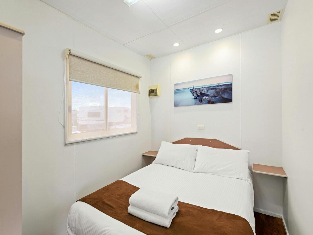 Economy Cabin - Sleeps 6