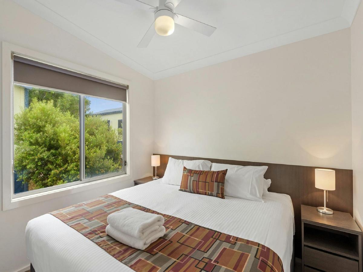 Deluxe Two Bedroom Cabin - Sleeps 4