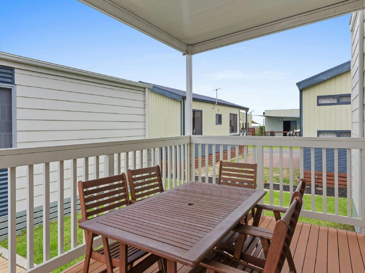 Deluxe Two Bedroom Cabin - Sleeps 4