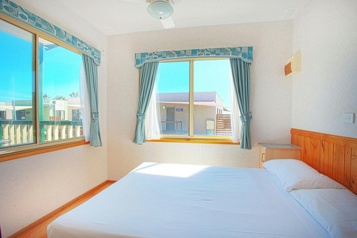 Standard 2 Bedroom Cabin - Sleeps 6 - Pet Friendly