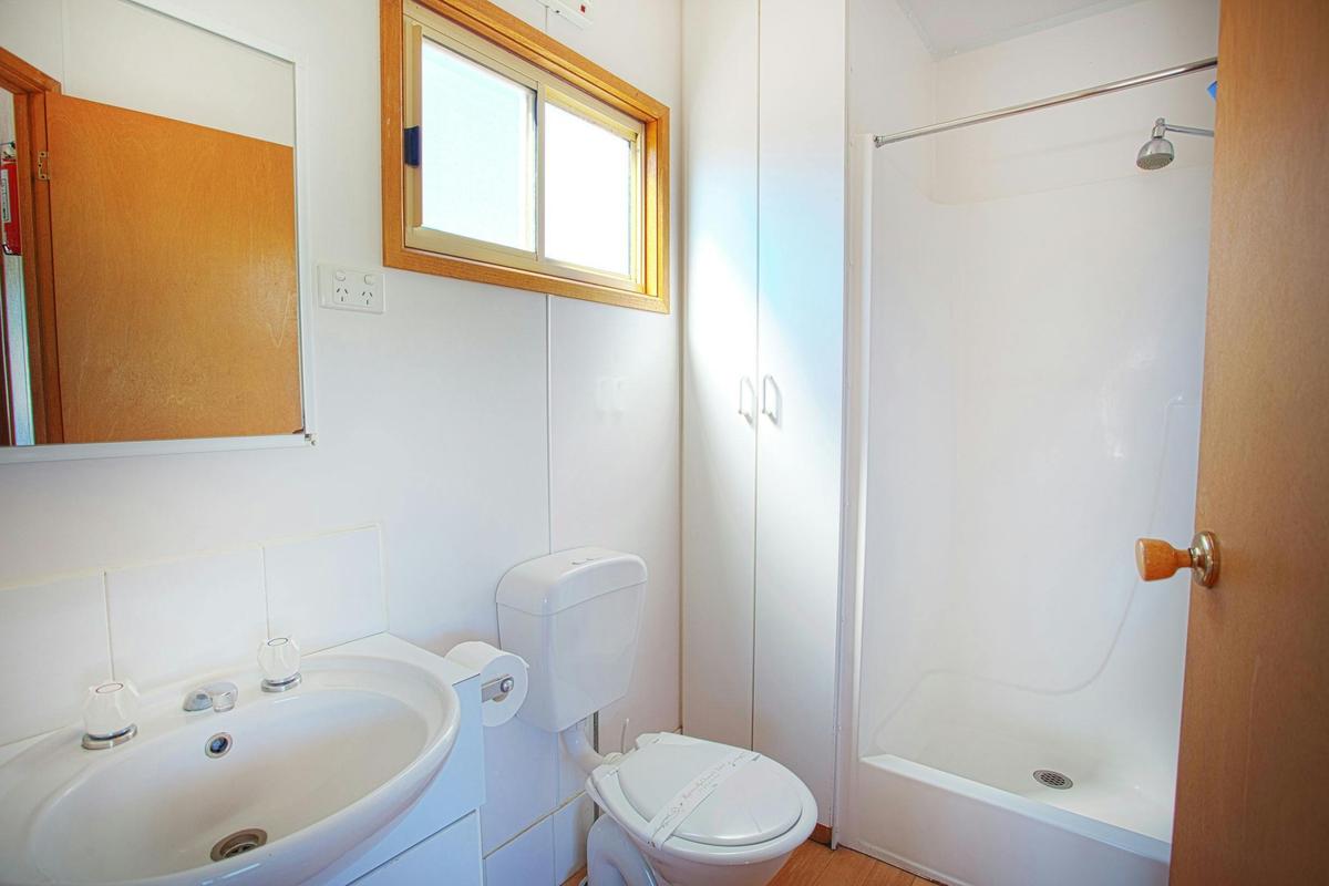 Standard 2 Bedroom Cabin - Sleeps 6 - Pet Friendly