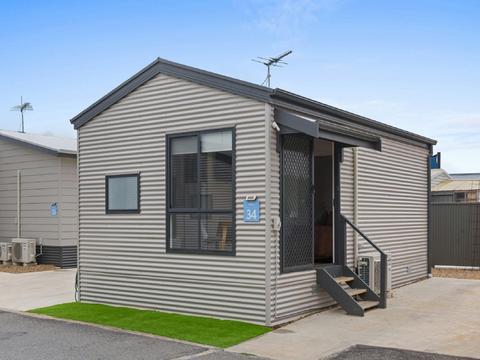 Standard 2 Bedroom Cabin - Sleeps 4