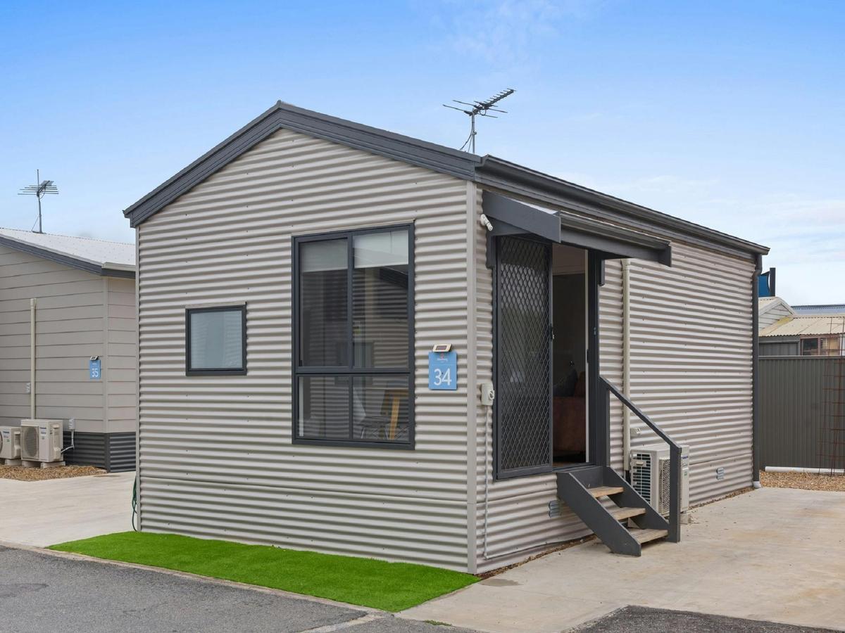 Standard 2 Bedroom Cabin - Sleeps 4