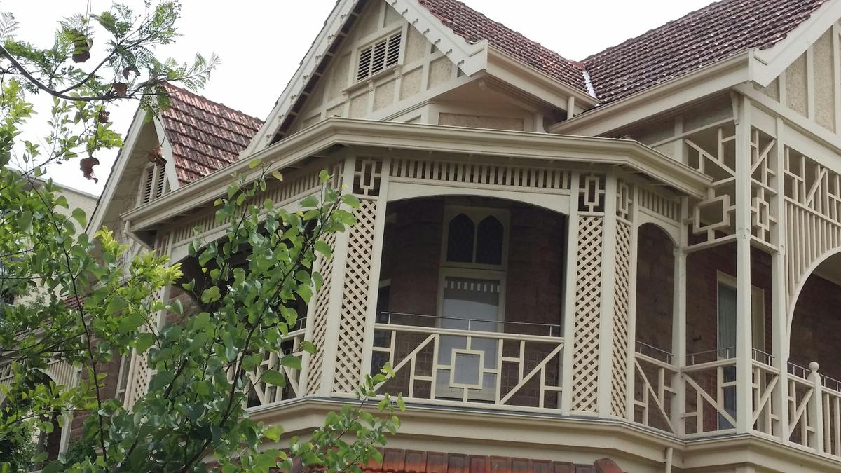 North Adelaide: Mansions & History Walking Tour
