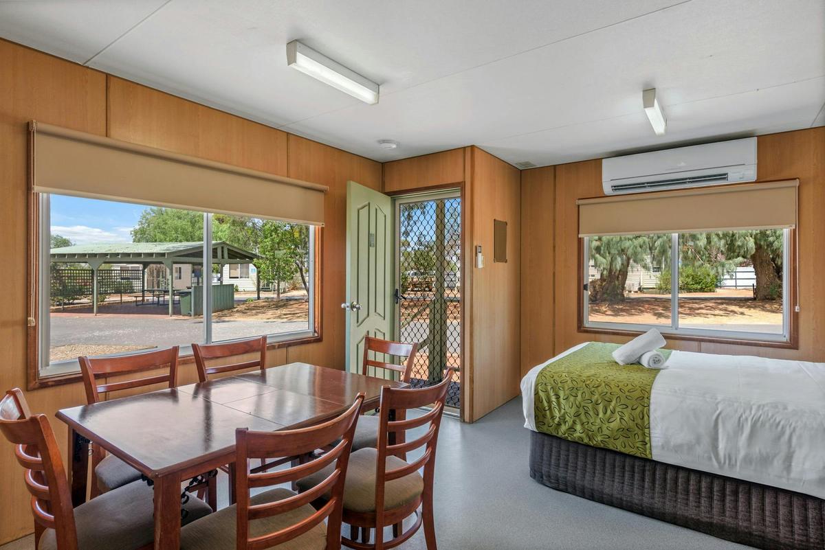 Economy Cabin - Sleeps 5