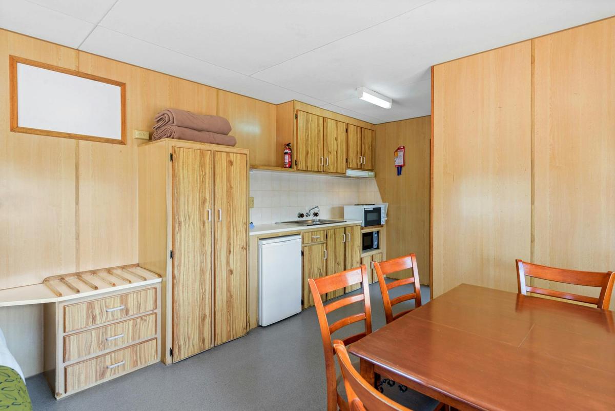 Economy Cabin - Sleeps 5