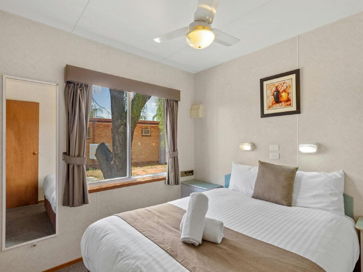 Standard Spa Cabin - Sleeps Six