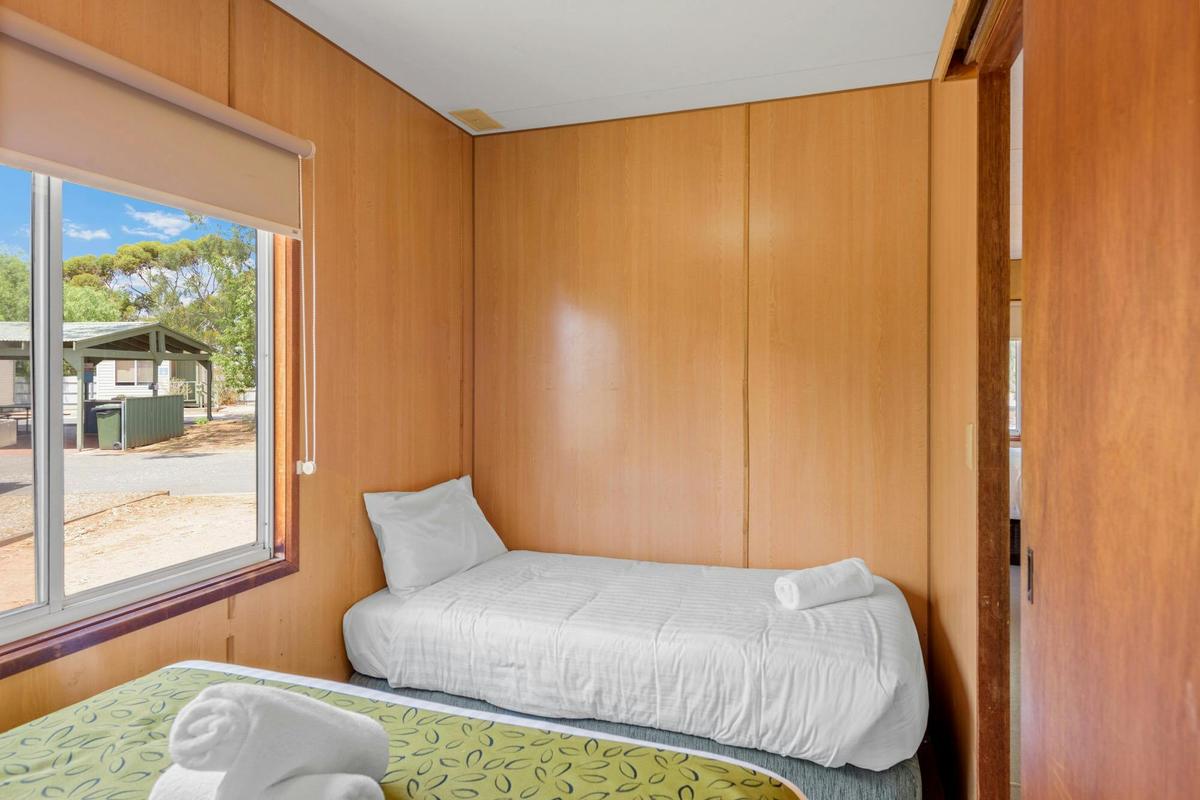 Economy Cabin - Sleeps 5