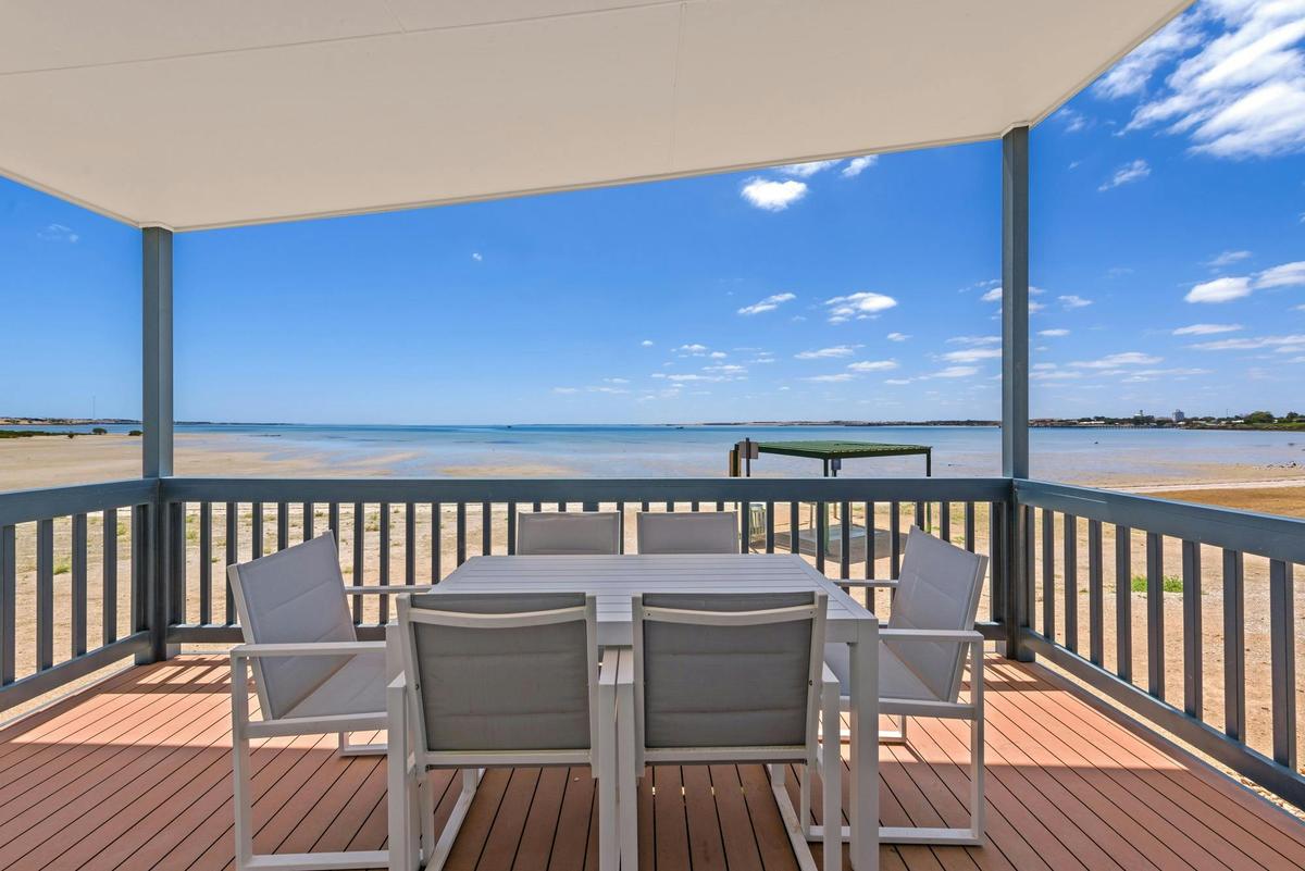Deluxe Beachfront 2 Bedroom Cabin