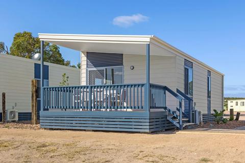 Deluxe Beachfront 2 Bedroom Cabin