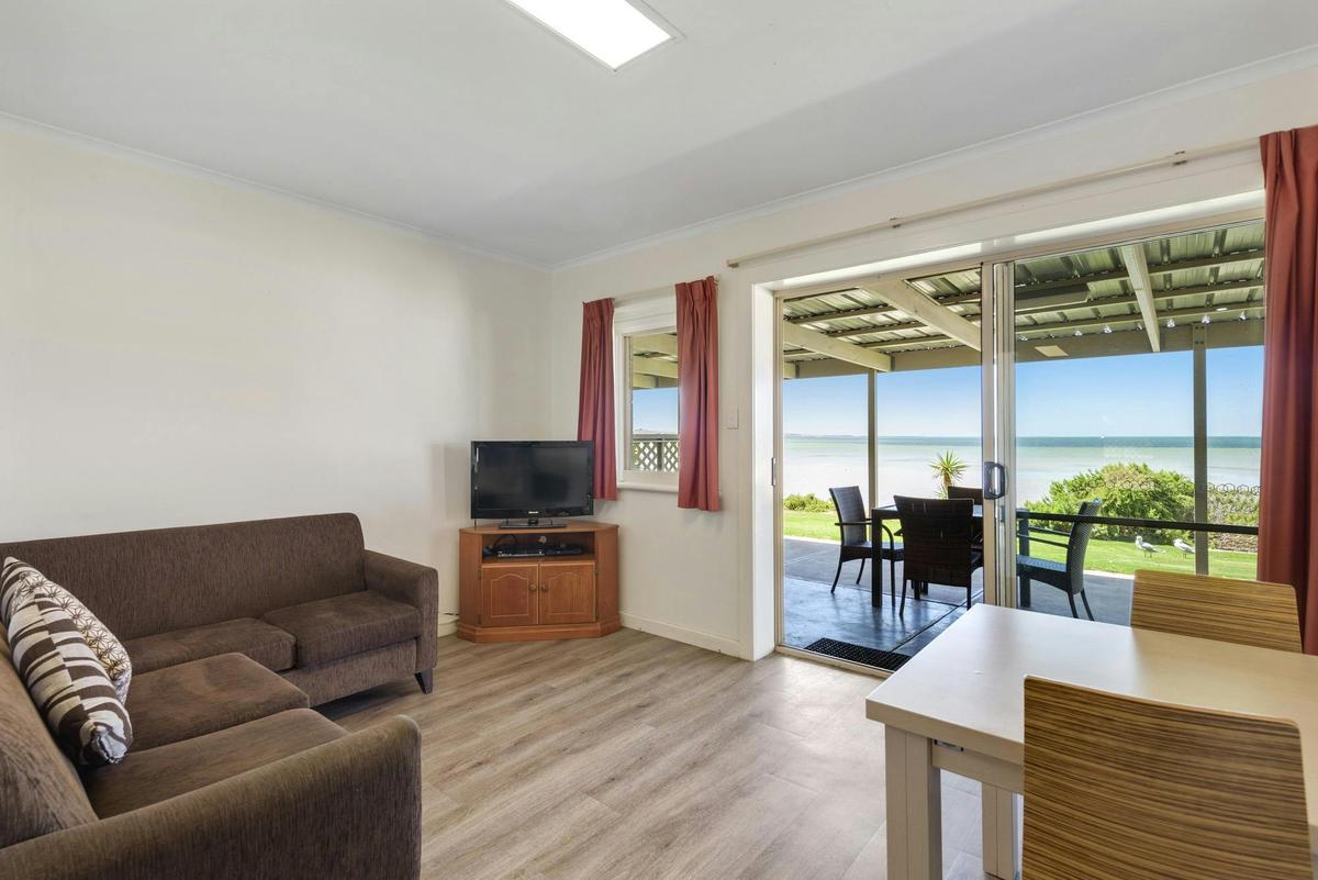 Superior Waterfront Studio