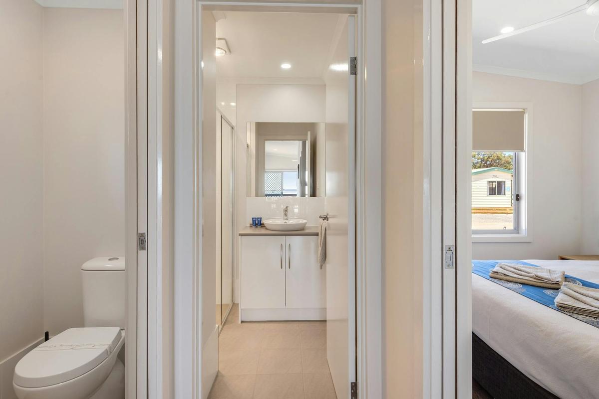 Deluxe Beachfront 2 Bedroom Cabin