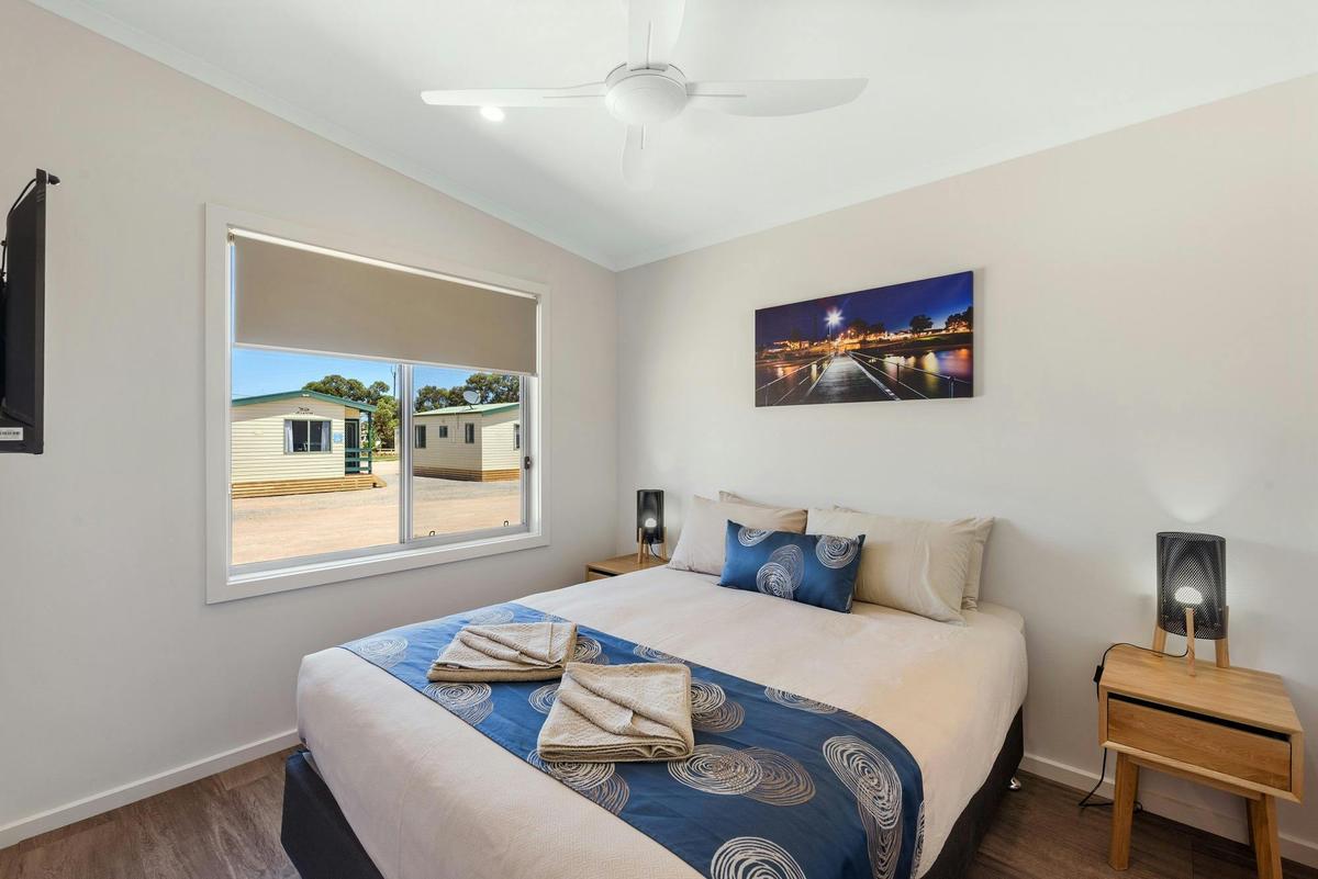 Deluxe Beachfront 2 Bedroom Cabin