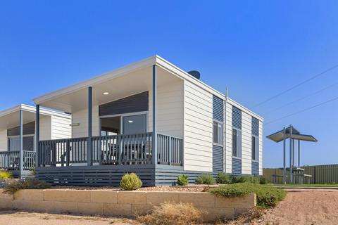 Deluxe Beachfront 3 Bedroom Cabin