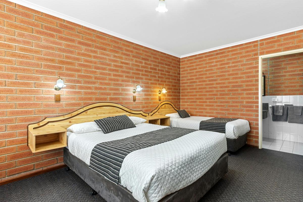 Queen and Single Room