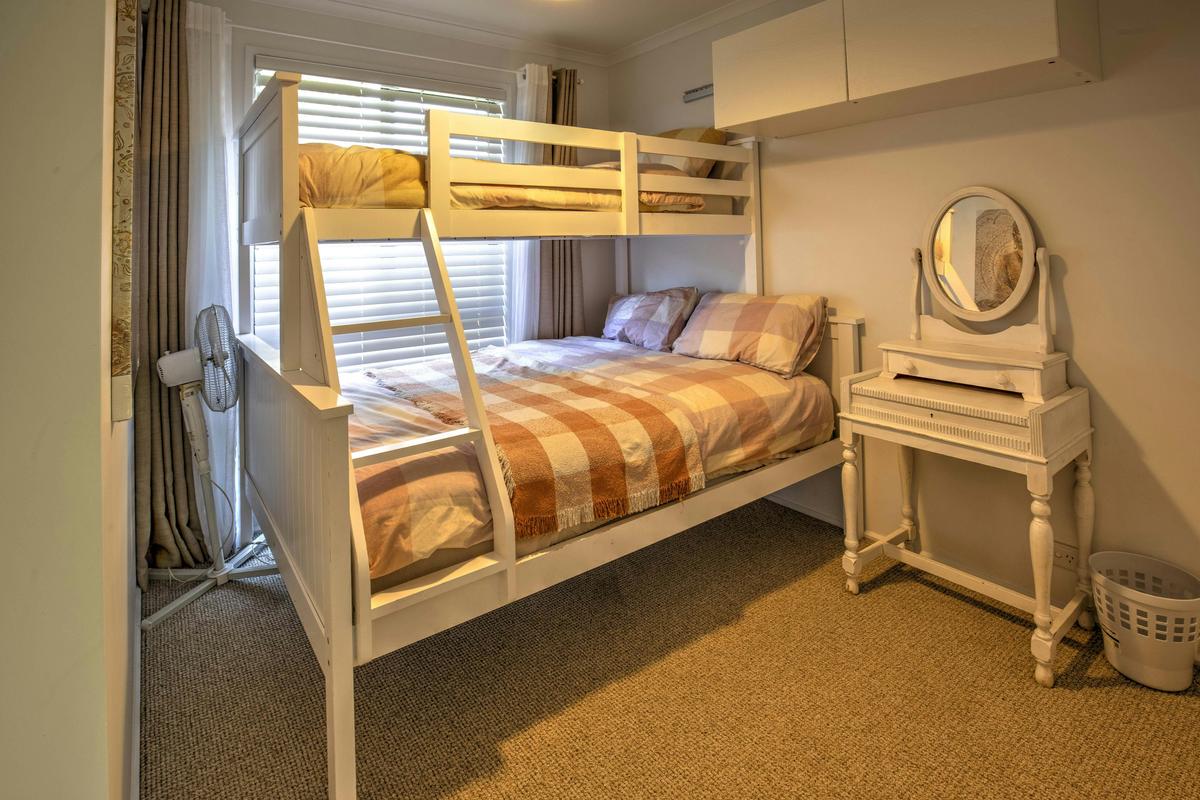 bunk bedroom
