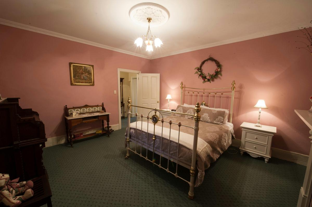 Bedroom 1 - Enerby Farm Cottage