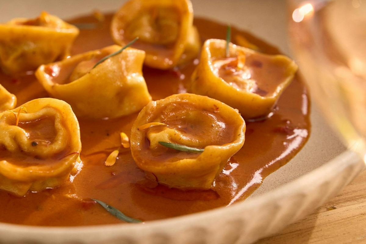 Fiore SA King Prawn Tortelli, Saffron, Tomato & Lemon Butter Sauce, Tarragon, Prawn Oil