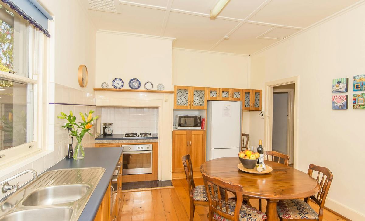 Kitchen dining