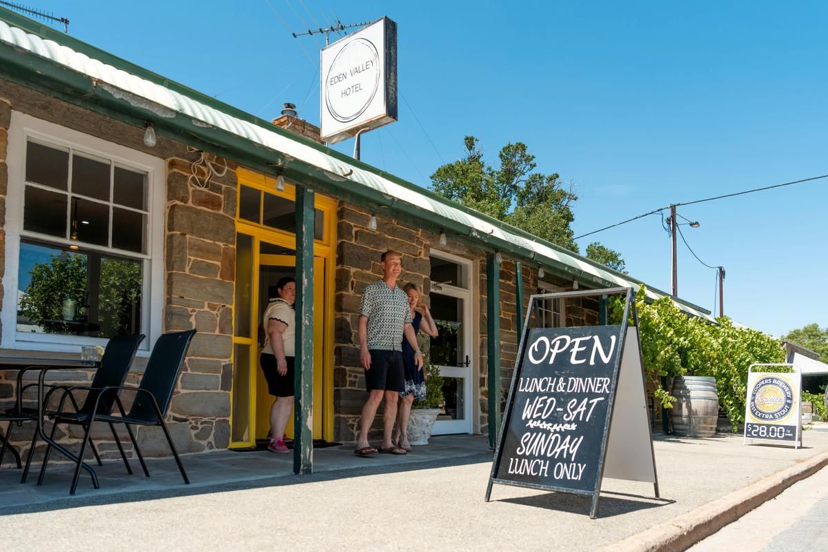 A Newly Refurbished, Family‑Owned Country Pub in the Heart of the Eden Valley Wine Region