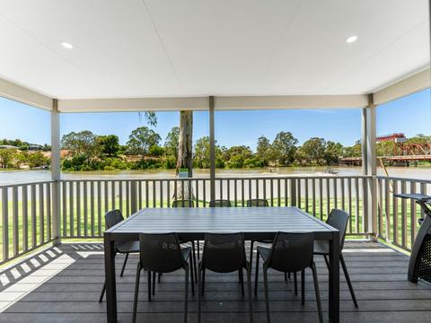 Premium Riverfront Cabins - Sleeps 8