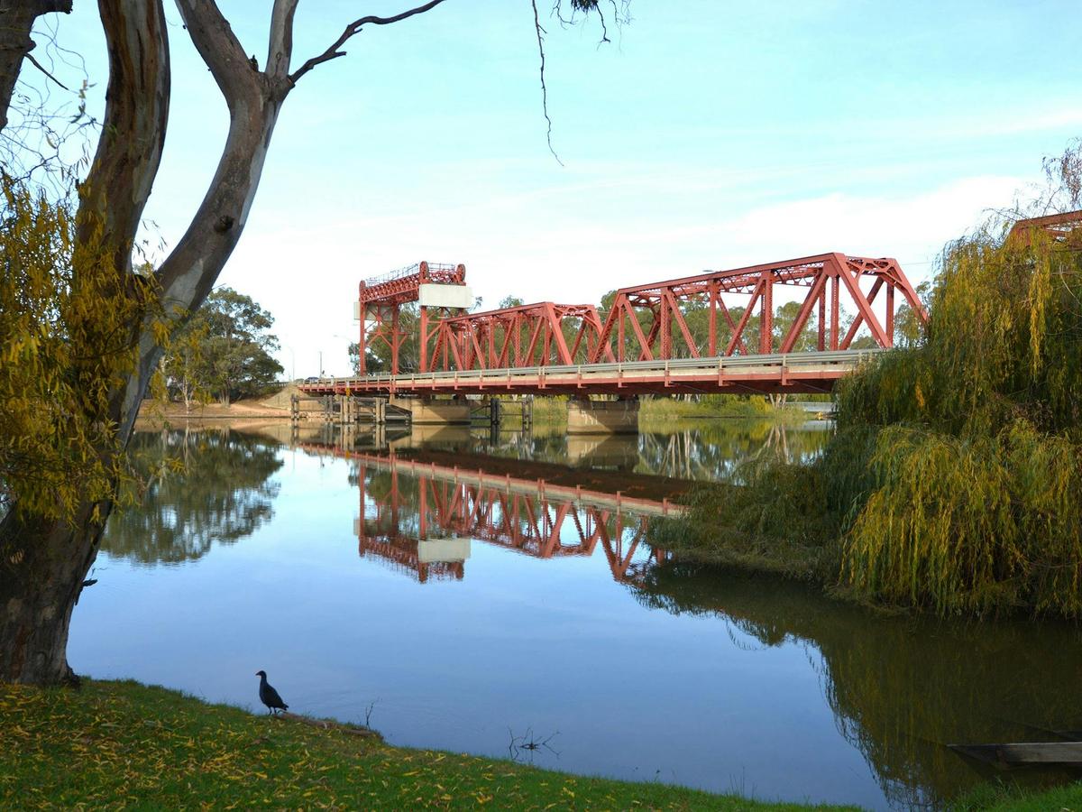 Breathtaking views of the heritage listed Paringa Bridge