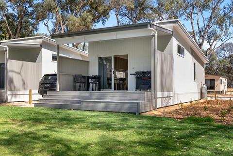 Premium Riverfront Cabins - Sleeps 6