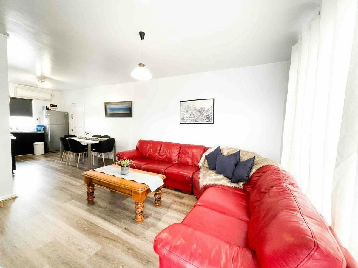 Lounge & Dining