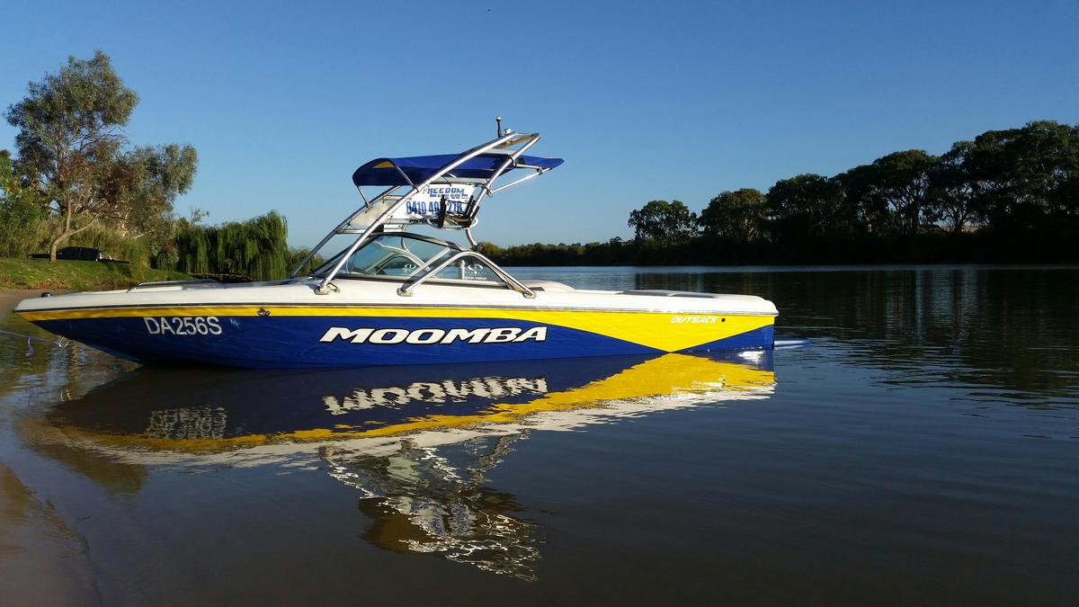 ski boat