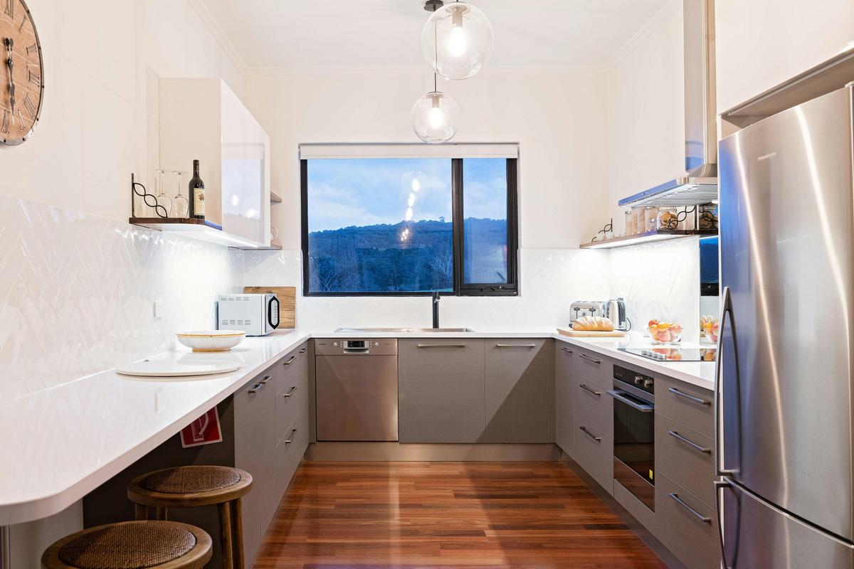 Modern, fully equipped kitchen