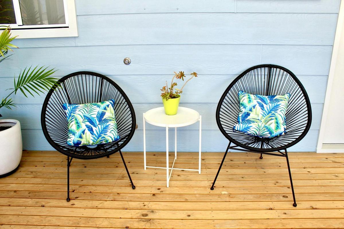 Front verandah with comfortable outdoor seating.