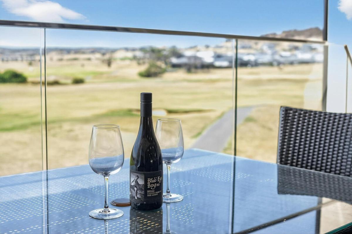Greenside on Vines - Private Balcony with Golf Views