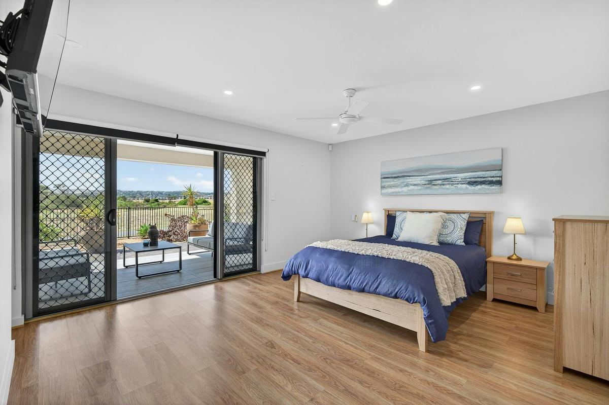Greenside on Vines - Master Bedroom with Ensuite with outdoor lounge
