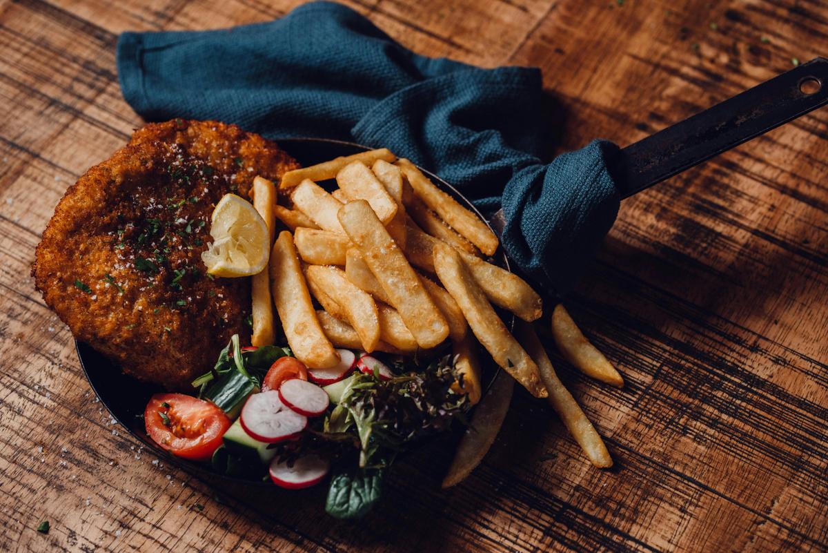 Hahndorf After Dark Walking Tour with a meal at The Haus Restaurant