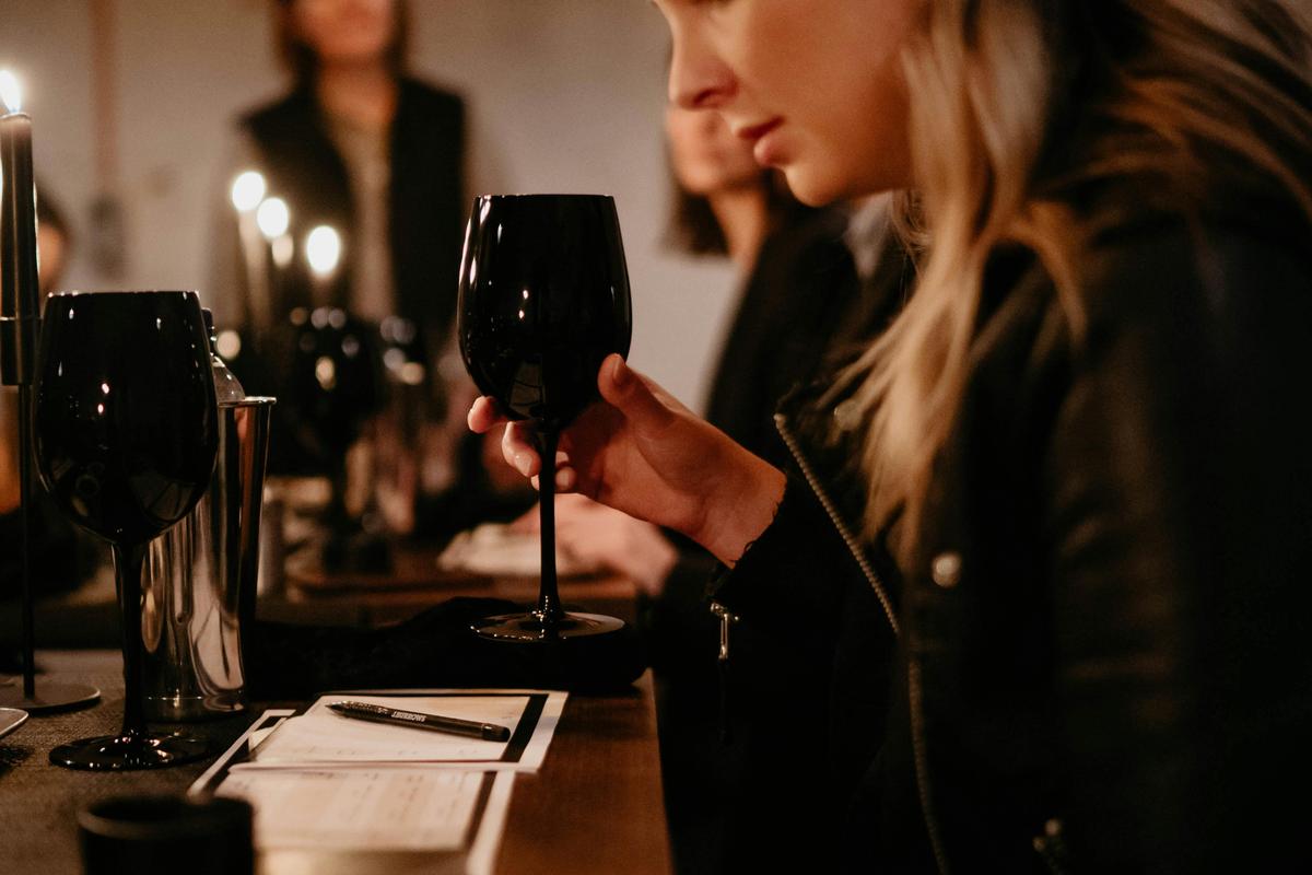 Tasting in the Dark: a sensory event