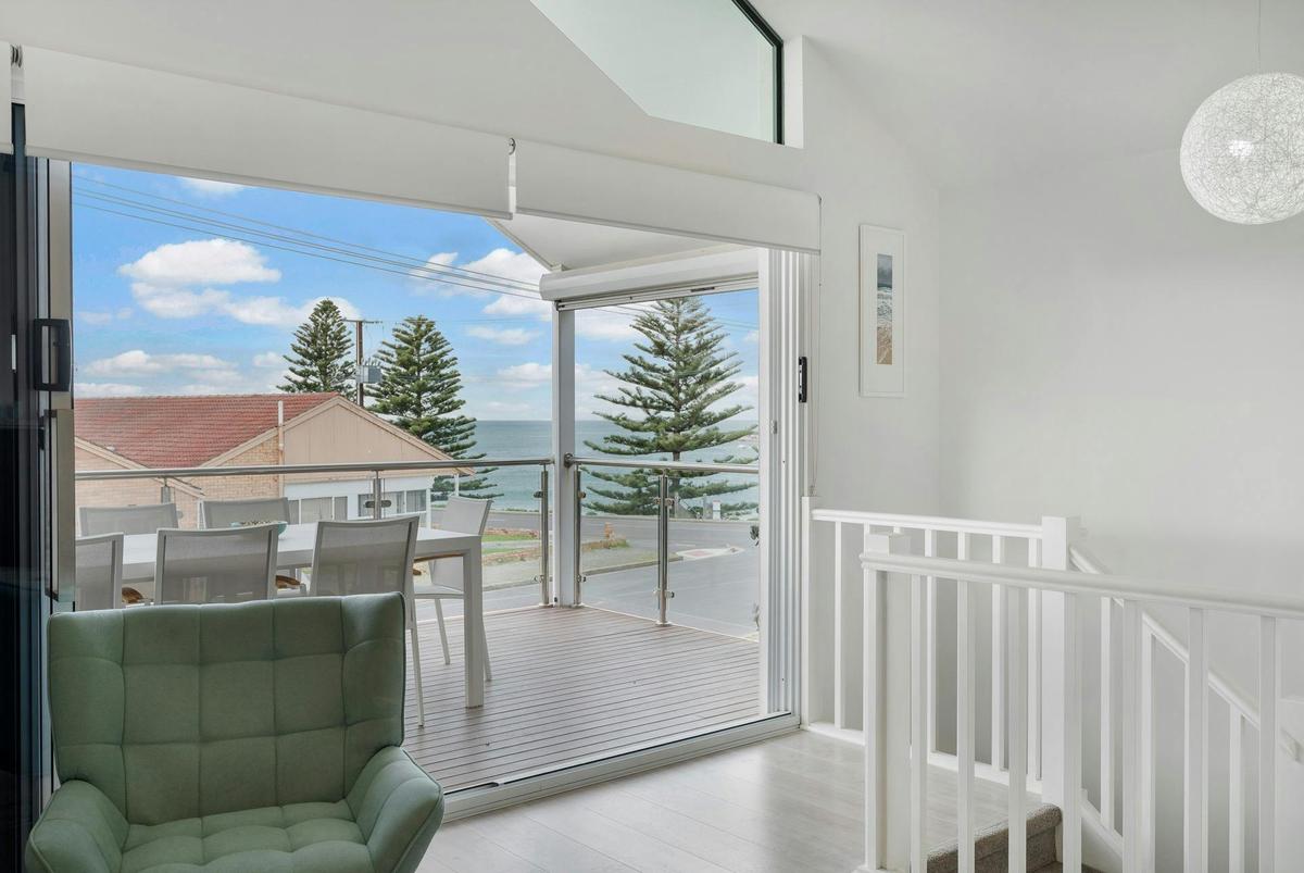 Upstairs view to Horseshoe Bay