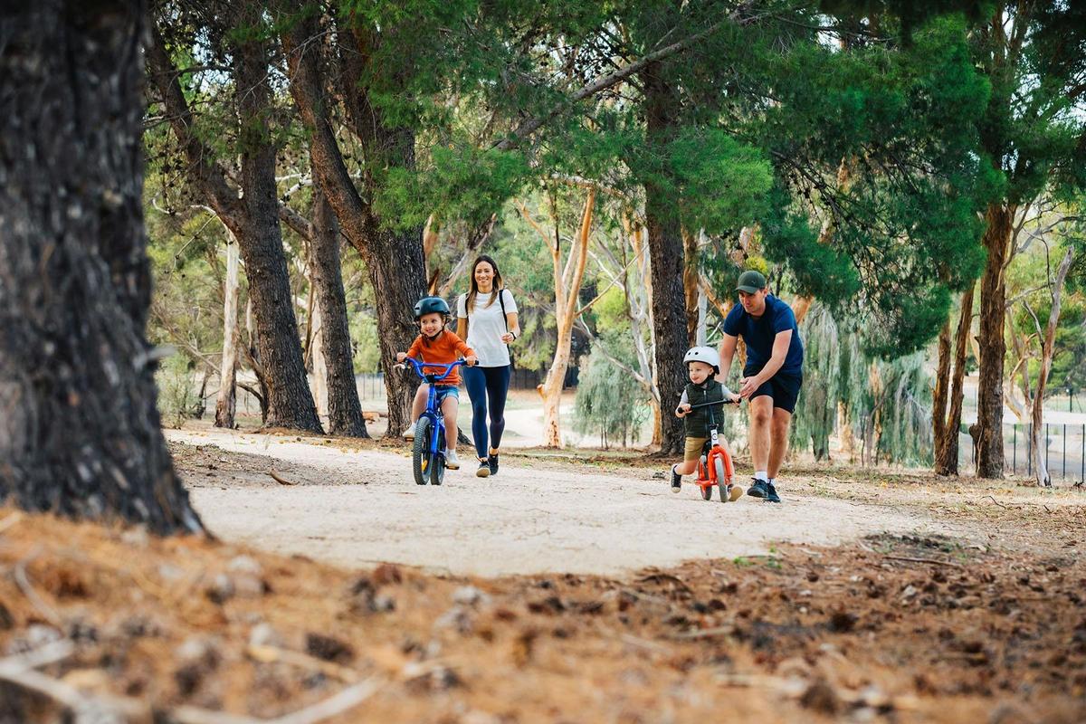 Run, walk or cycle 4.6km of trails