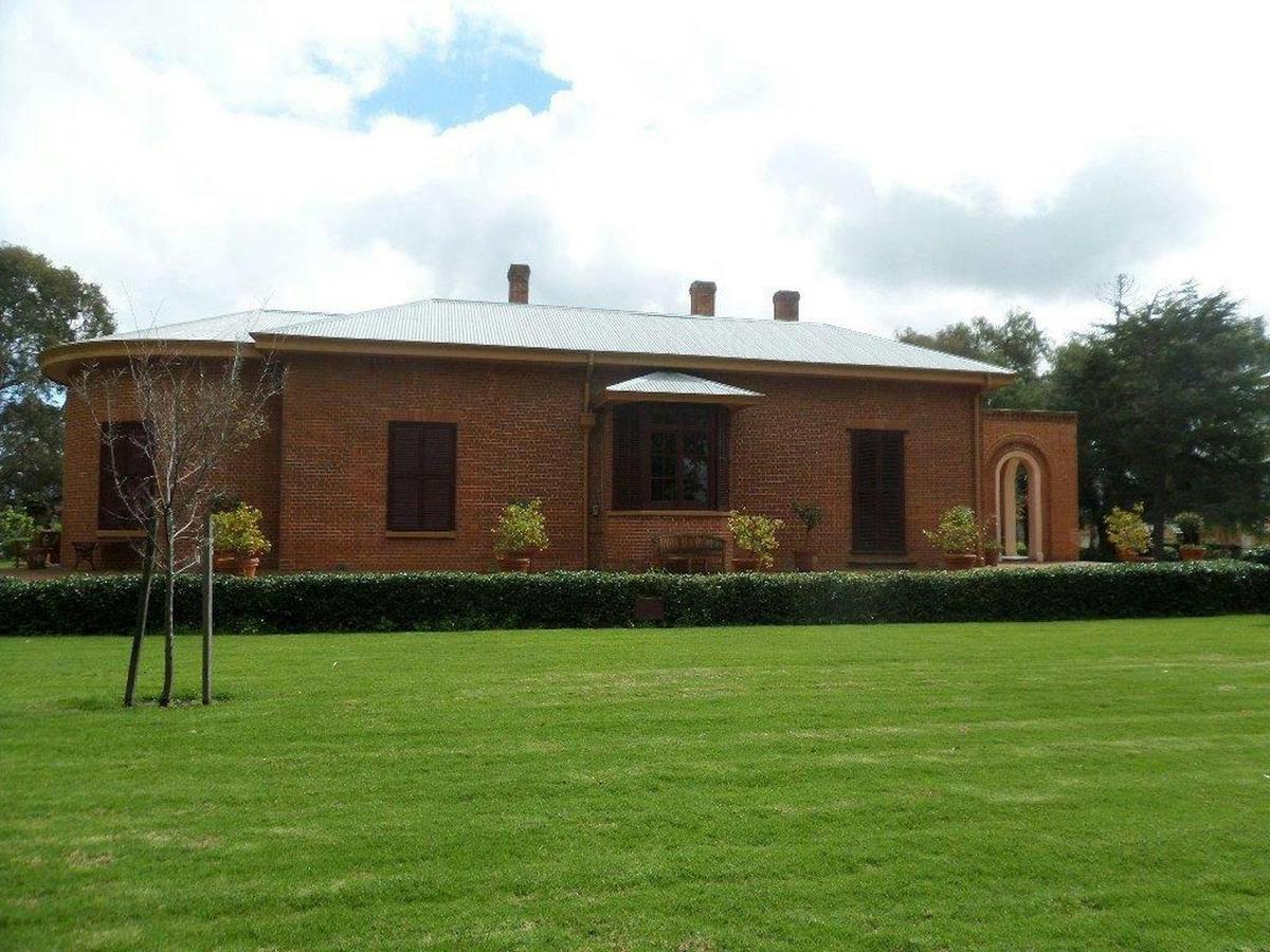 Side of house - drawing room