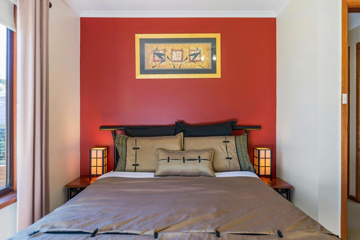 Ikumi queen bedroom