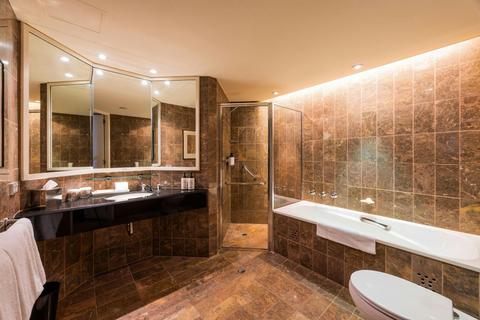 King Classic Panoramic River View Club Lounge Access