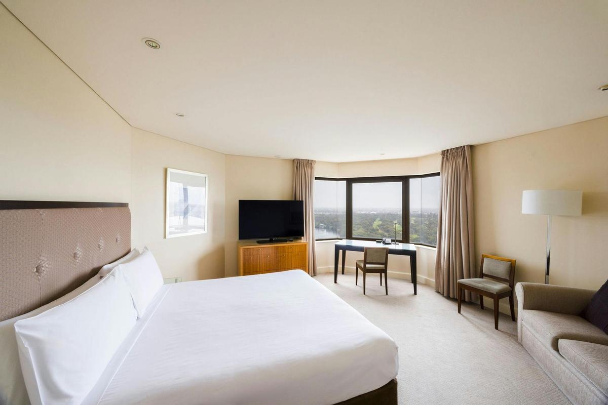 King Classic River View with Club Lounge Access Room