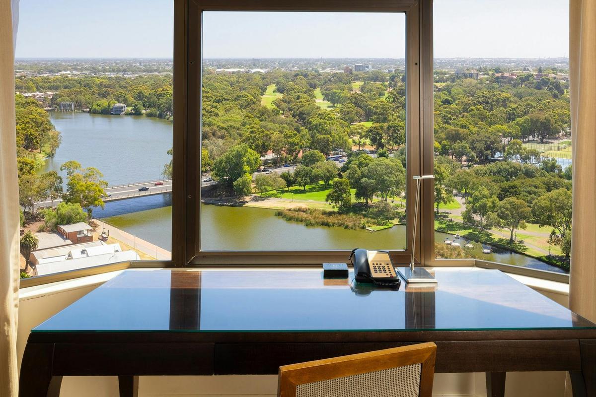 King Classic Panoramic River View Club Lounge Access