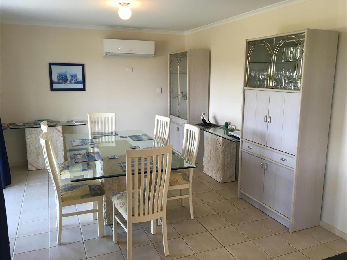 Dining area with 6-person table setting