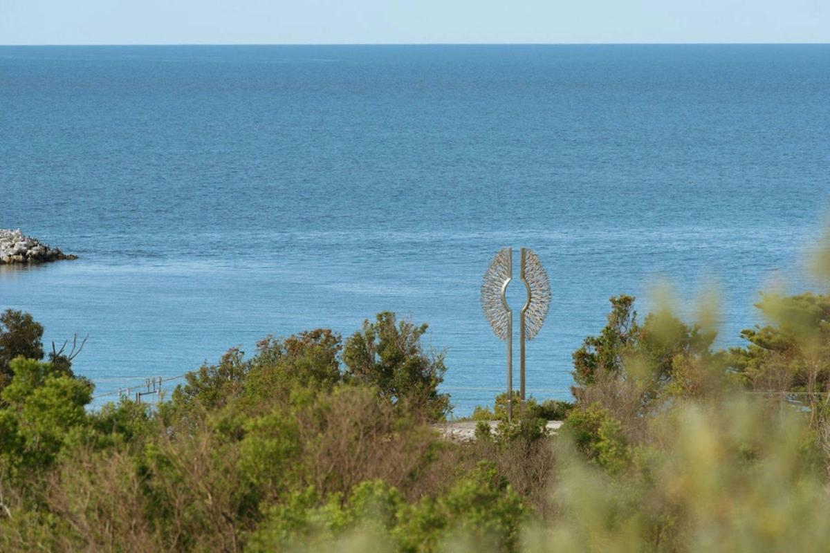 Resilience Sculpture on the Kangaroo Island Sculpture Trail