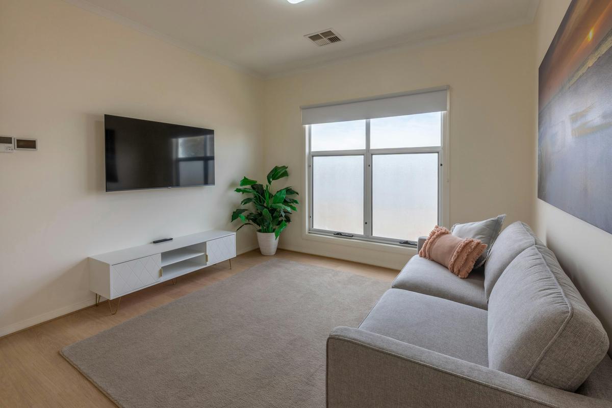 2nd lounge with sofa lounge
