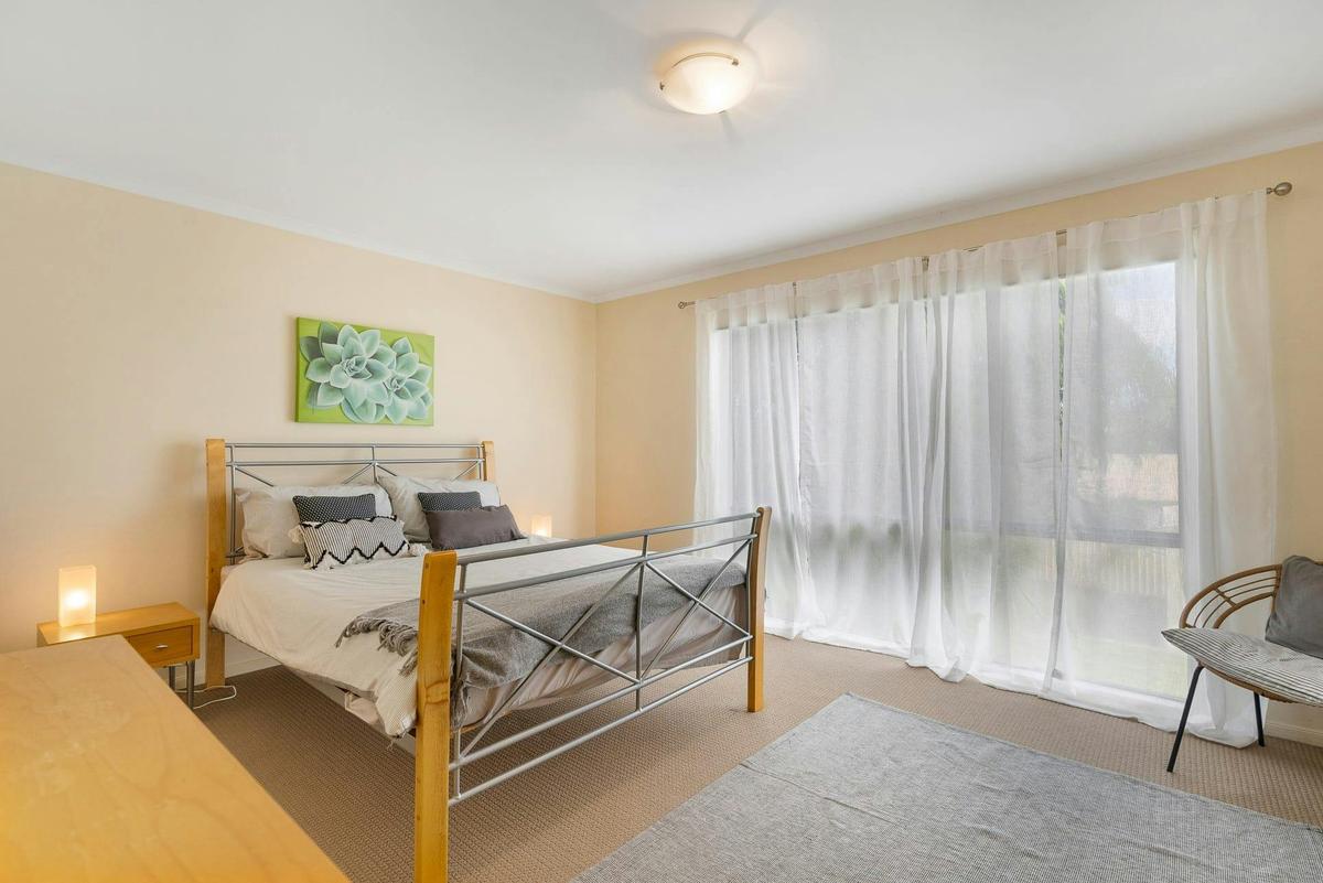 Main bedroom (upstairs)