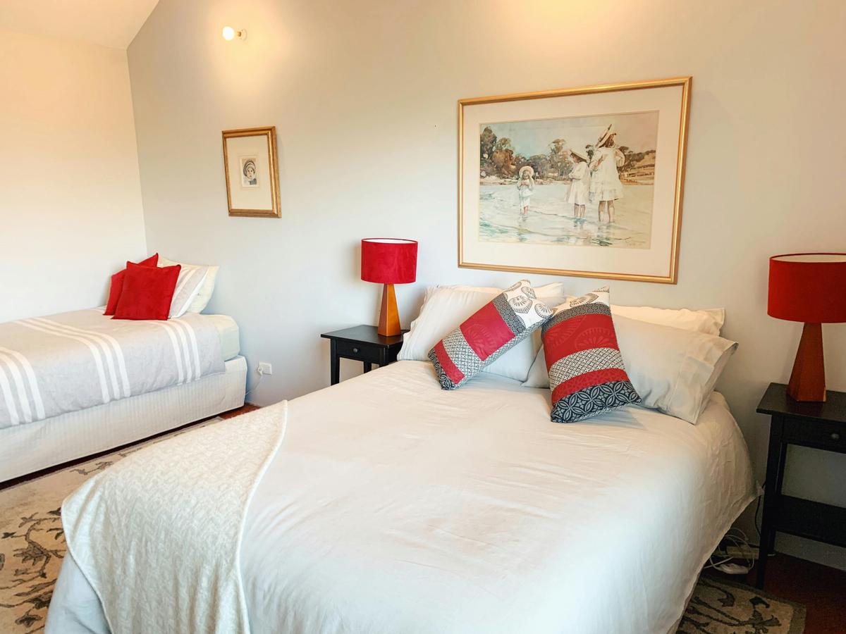 Queen and king single bed in the second bedroom